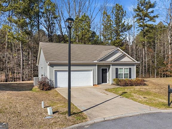 3rd image of 15 Grandberry Ct SW