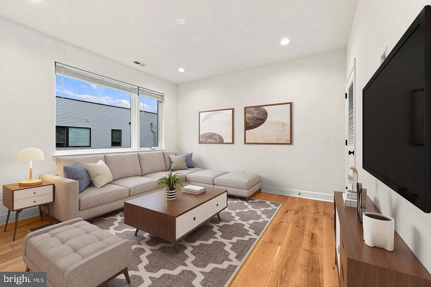 2 bed, 1.0 bath, 768 sqft, $1,650 — Photo 3
