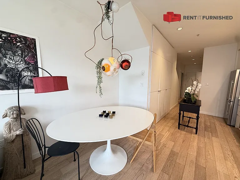 626 Alexander St — Photo 14