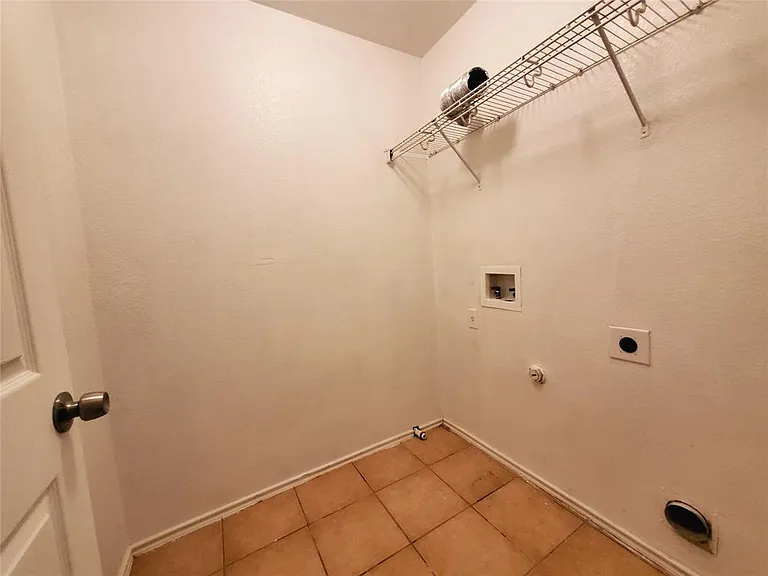 17909 Maxa Dr — Photo 15