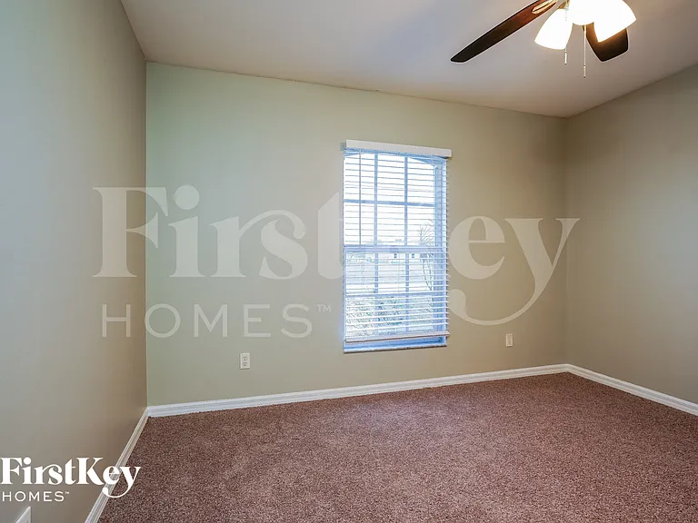 1633 NW 5th Ave — Photo 11