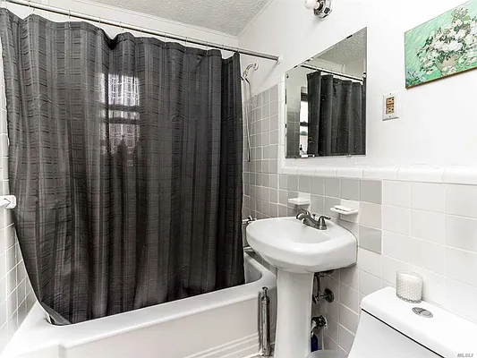 Sold by Douglas Elliman | media 21