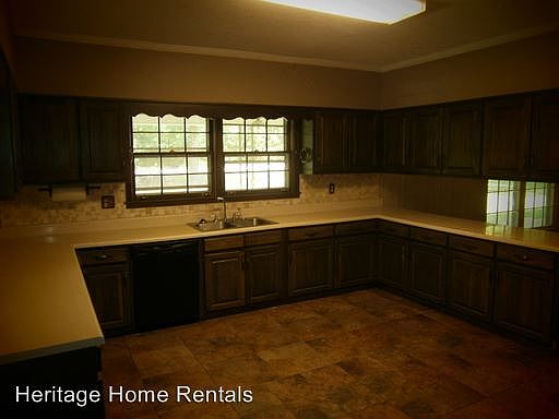 4th image of 5029 Reservoir Dr