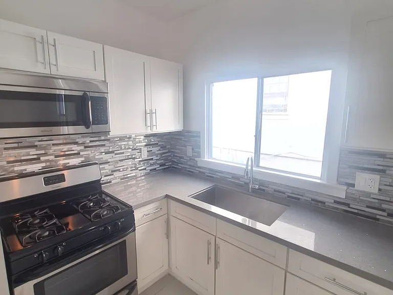 511 Rampart — Photo 10