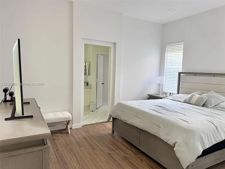 1074 Bluewood Ter — Photo 15