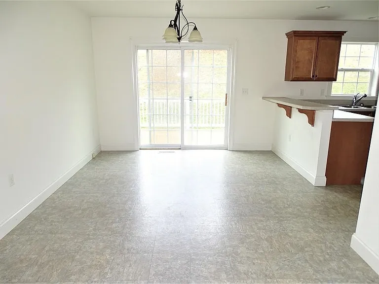 766 Oak Leaf Ln — Photo 5