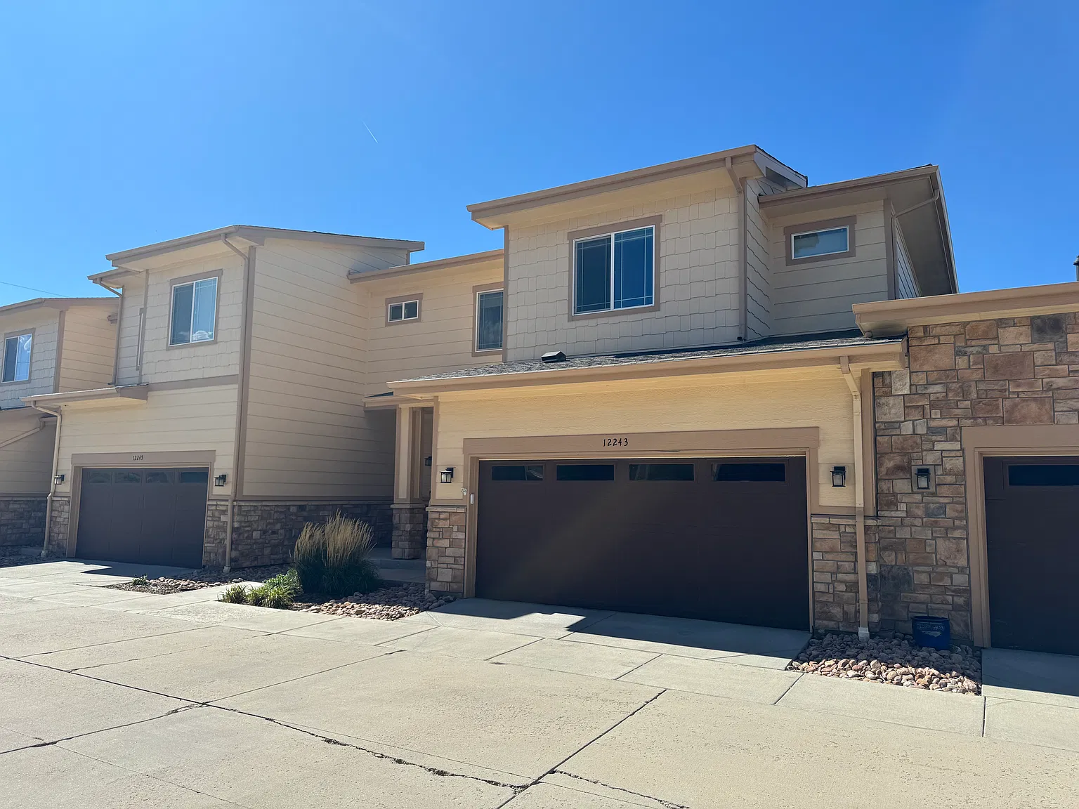 4 bed, 2981 sqft, $3,450 — Photo 2