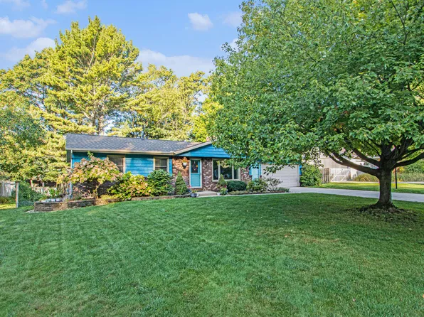 52 Navajo Ave, Holland, MI 49424