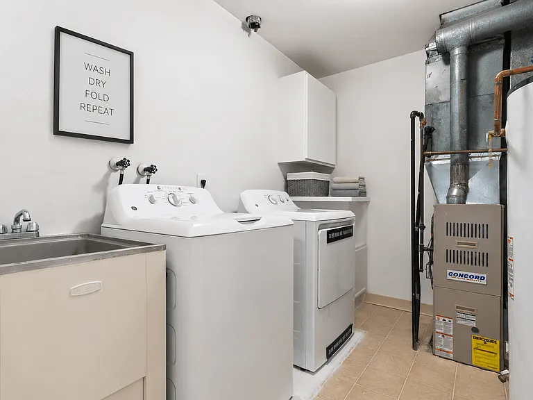 Legacy Place Apartments - Southfield, MI — Photo 16