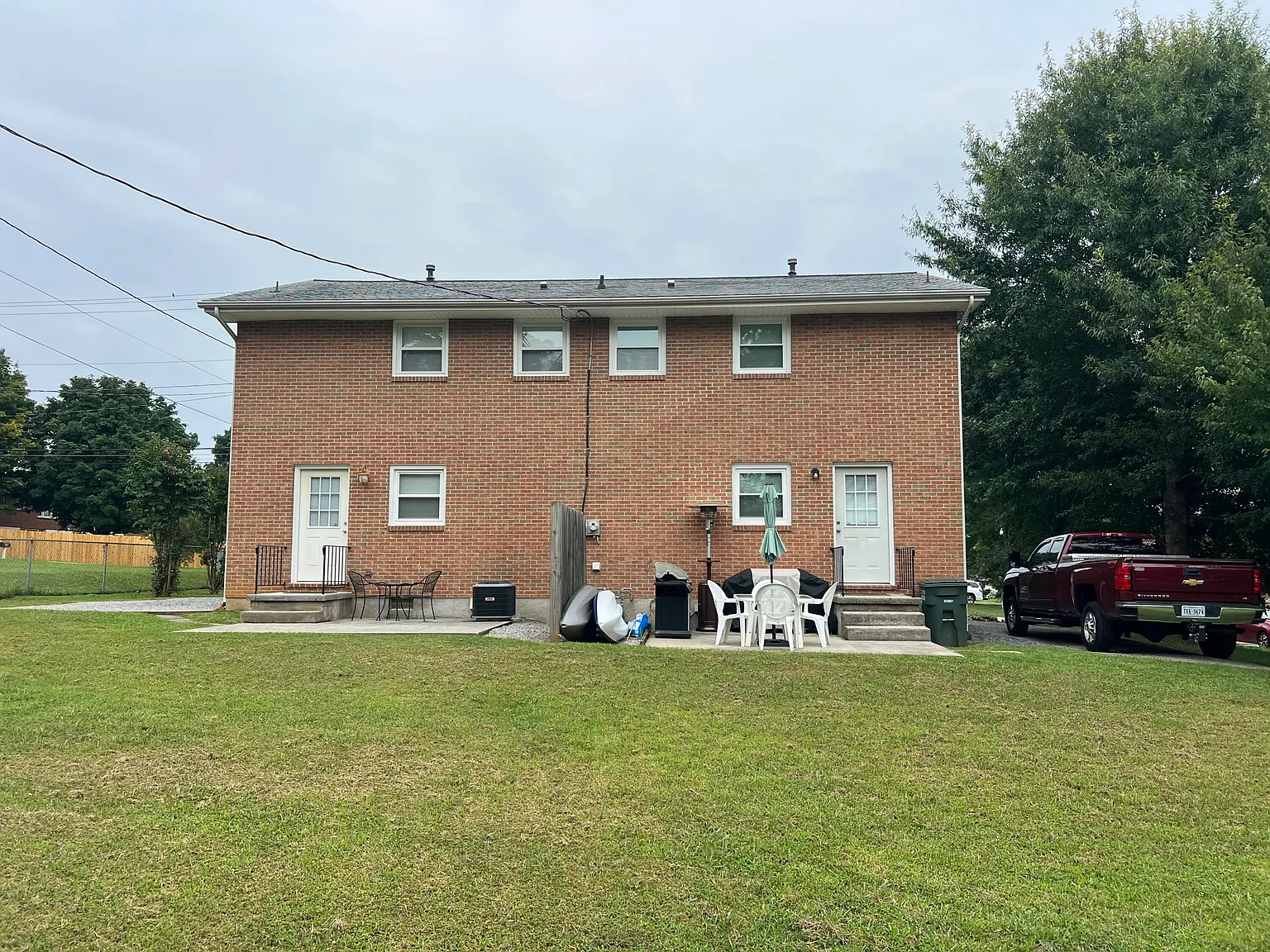 2 bed, 1.5 bath, 1050 sqft, $1,400 — Photo 3