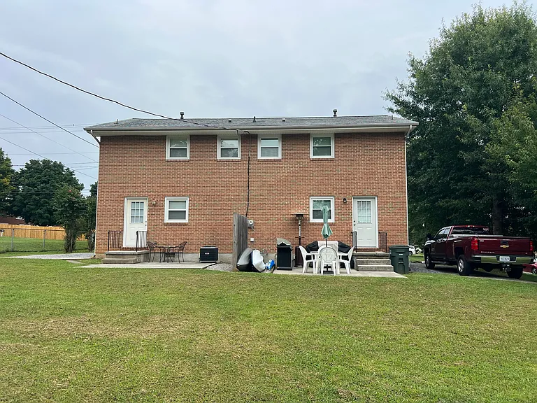 501 Poplar Ave — Photo 3