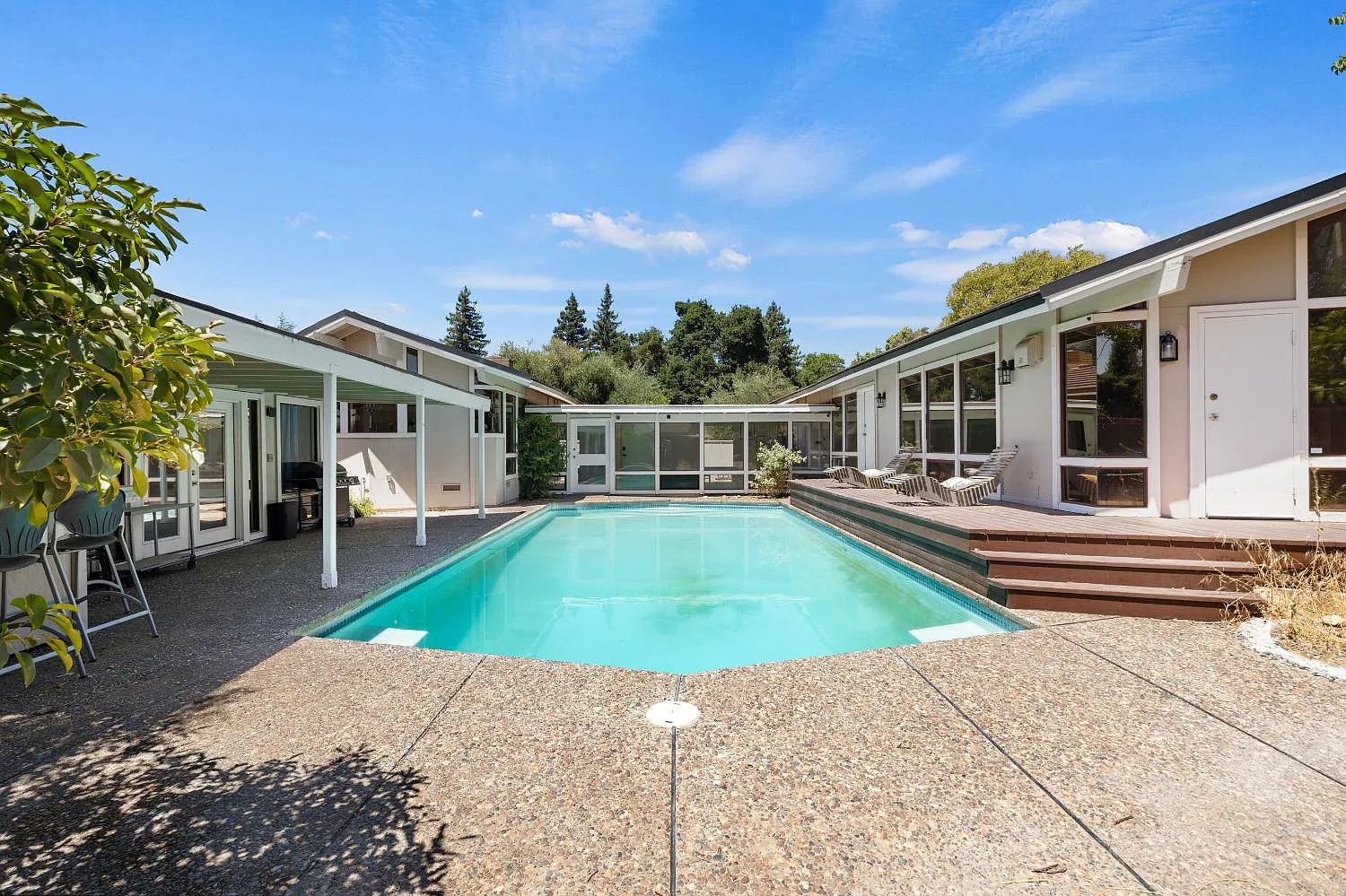 5104 Tangerine Ave photo 1