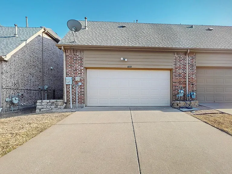 6818 Cortona Ln — Photo 14