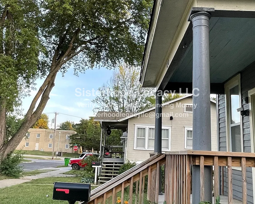 2 bed, 2.0 bath, 901 sqft, $1,300 — Photo 3