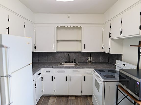 4th image of 2460-2462 Ardwell Ave #2
