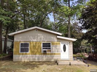 13 Amherst Way, Hopatcong, NJ 07843