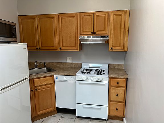 Kitchen, DW, Microwave
