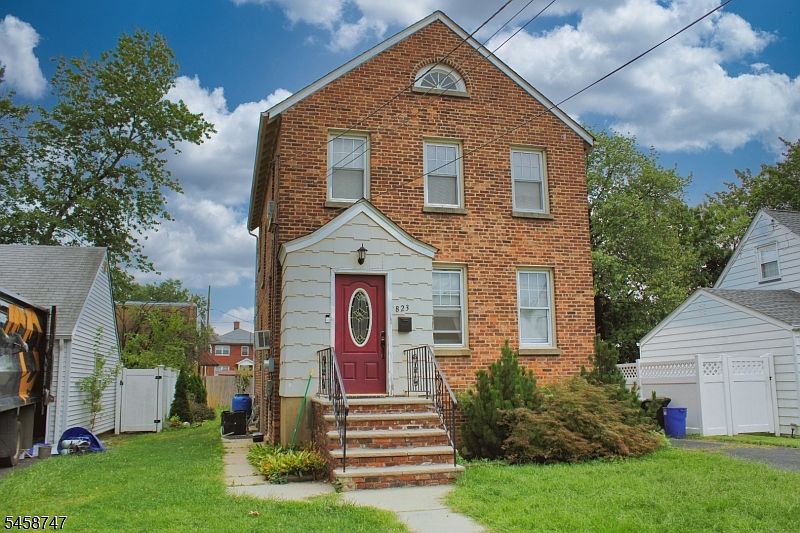 1st image of 823 Bishop St
