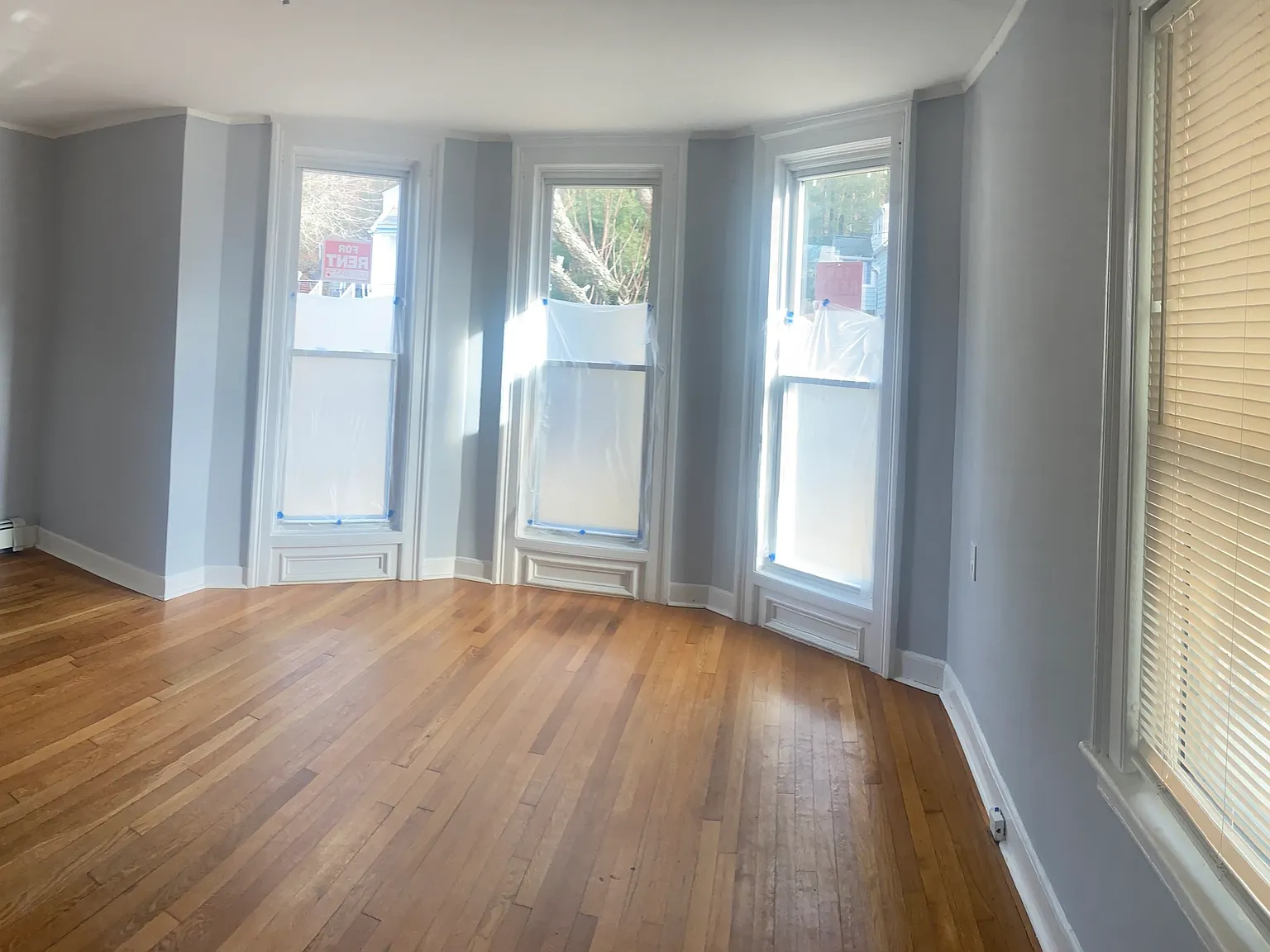 3 bed, 1.5 bath, 1132 sqft, $2,500 — Photo 3