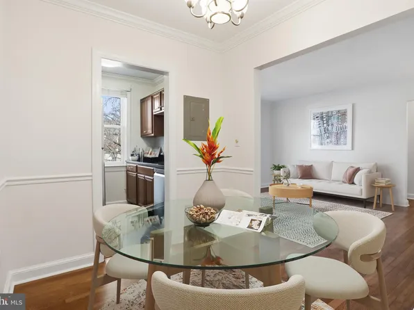 906 S Washington St APT 211, Alexandria, VA 22314