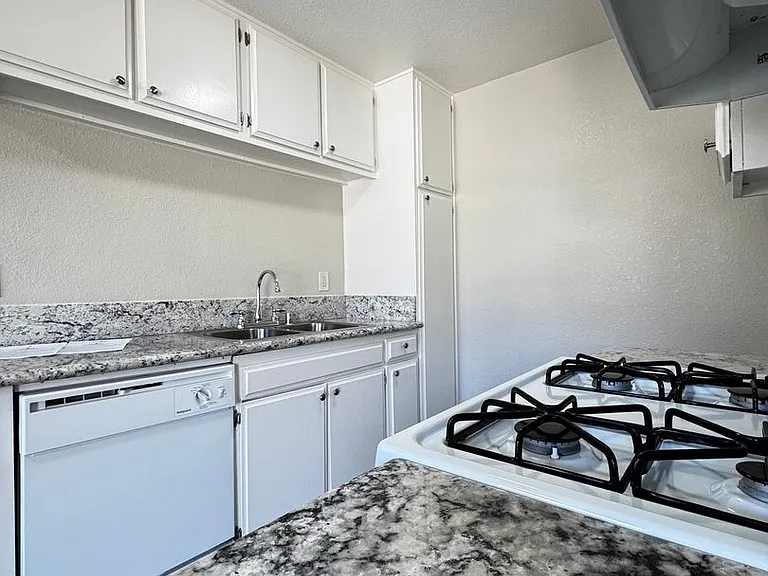 17740 Scherzinger Ln — Photo 39