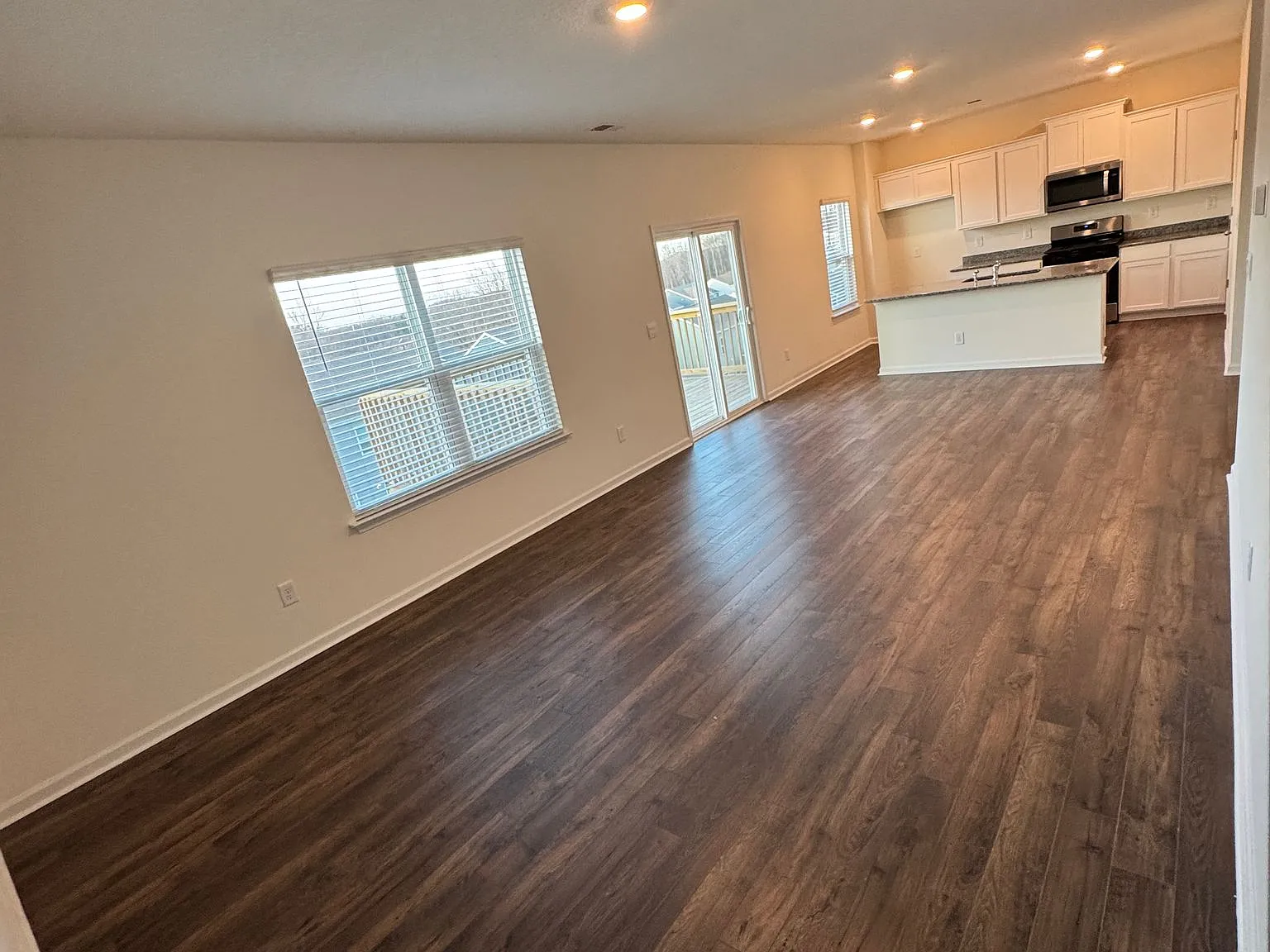 4 bed, 2987 sqft, $3,400 — Photo 3