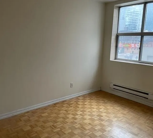 126 Dundas St E #202 — Photo 6