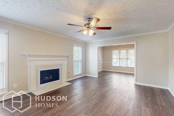 4th image of 721 Helga Dr NE