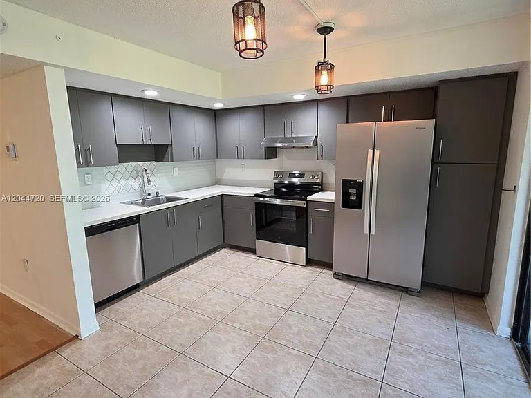8065 SW 107th Ave #214 — Photo 2