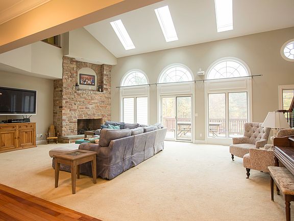 3rd image of 11785 Ascot Ln