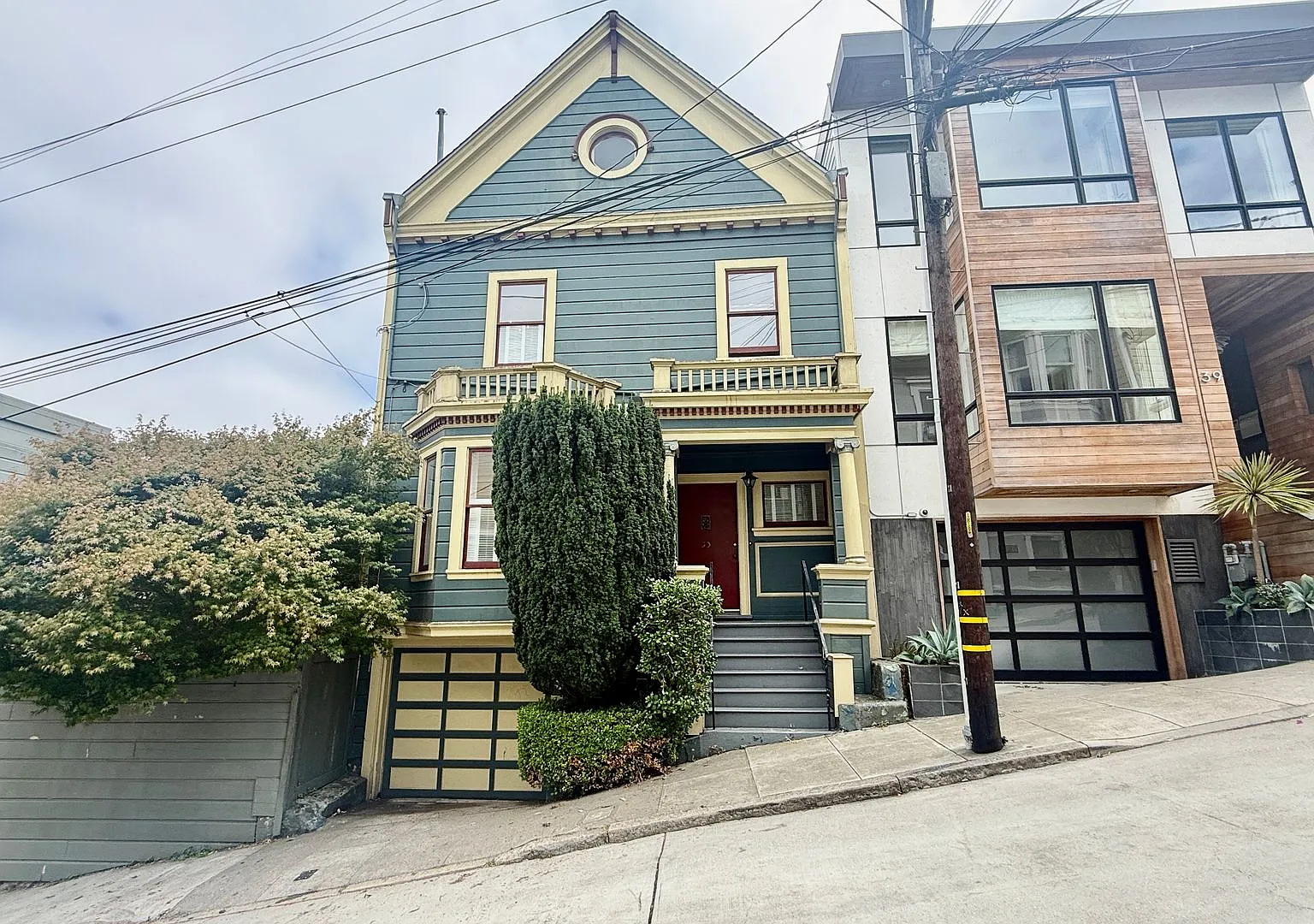 Updated 3BR/2BA Victorian + Den & Private Garden in Duboce Triangle — Photo 2
