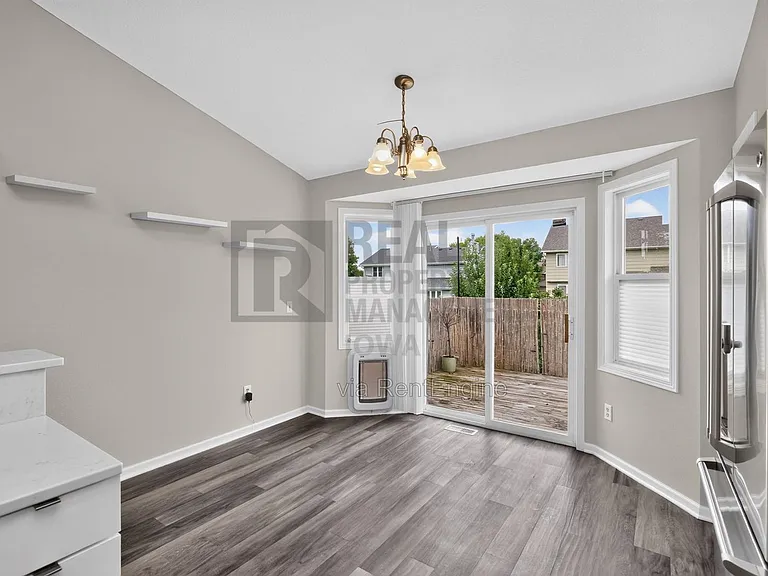 1229 E 18th St — Photo 14