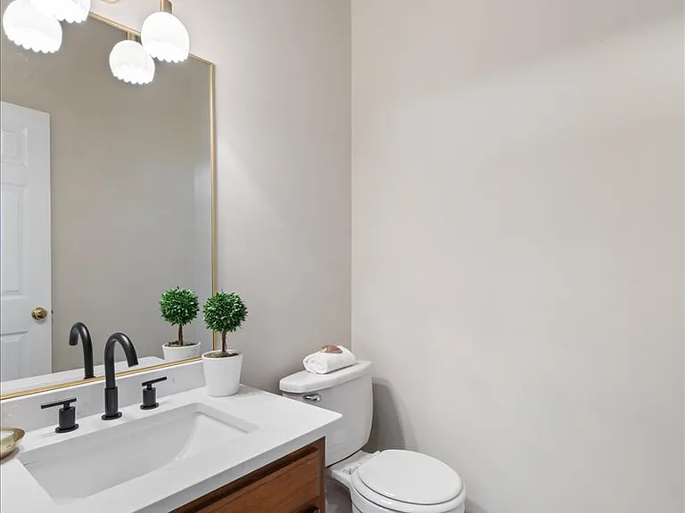 2271 Dewey Dr #J2 — Photo 29
