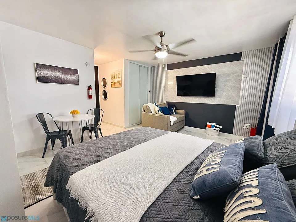 63 Calle Kings Ct #5F