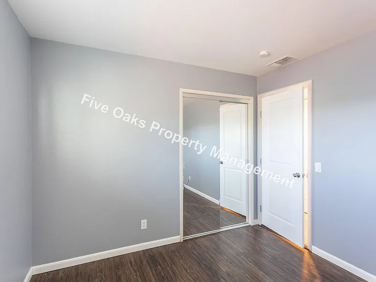 2815 Stanford Ln — Photo 13