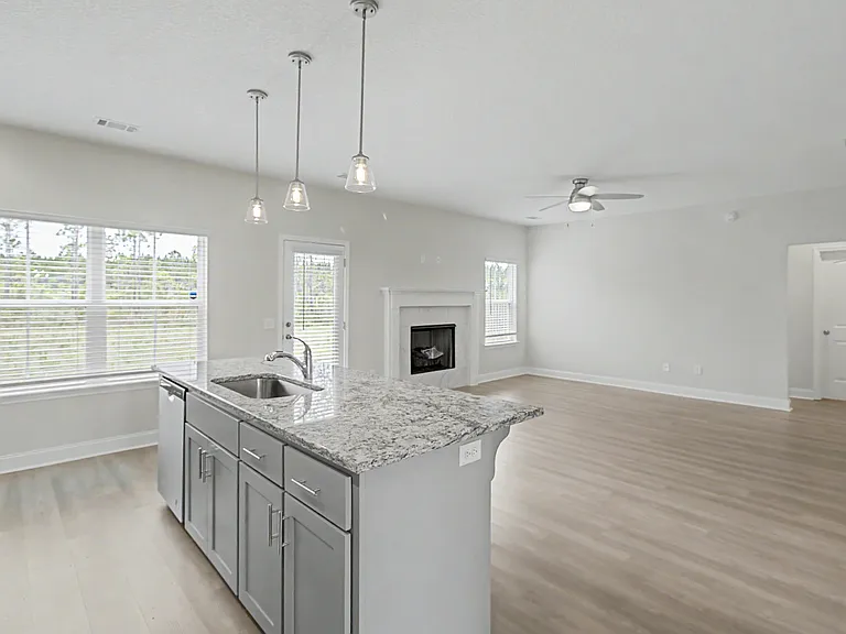 173 McClelland Loop NE — Photo 6