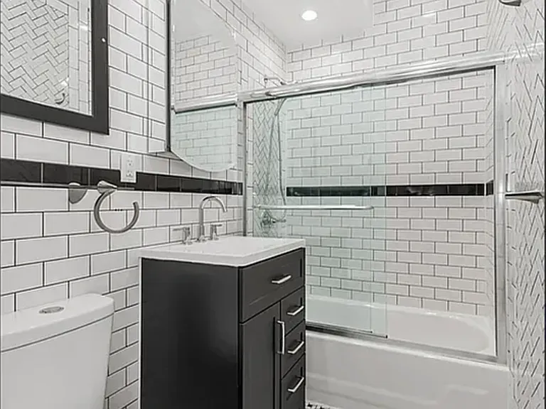 318 E 62nd St #5A — Photo 6