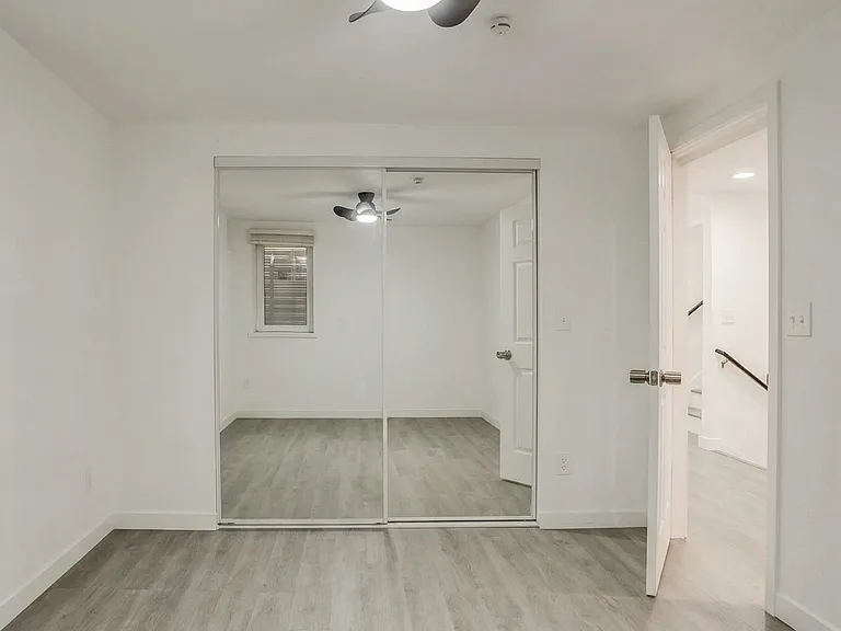 11646 Lincoln St — Photo 4