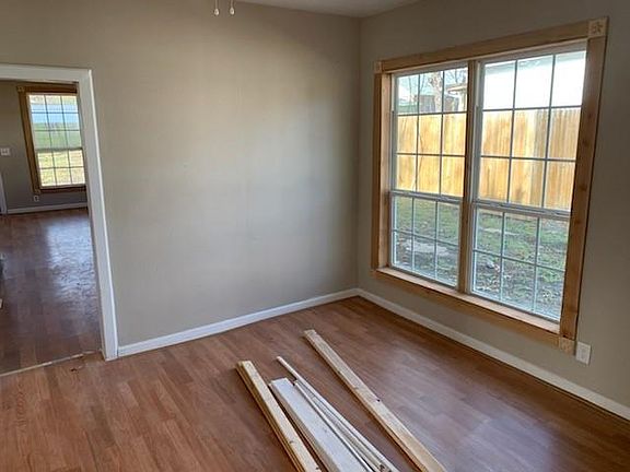 3rd image of 106 N Vaden St