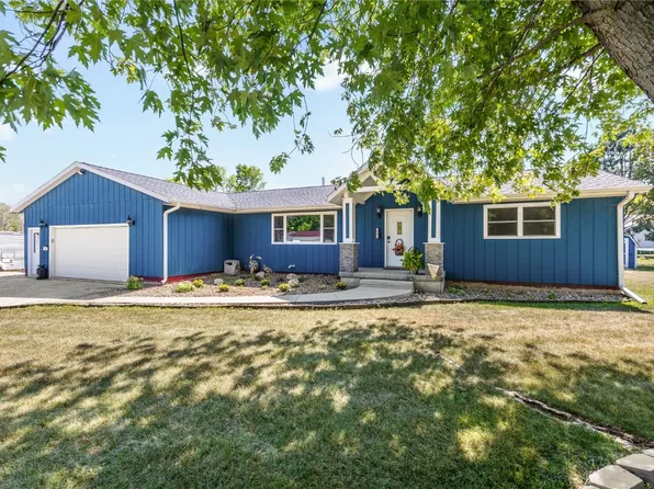 604 3rd Ave E, Coggon, IA 52218