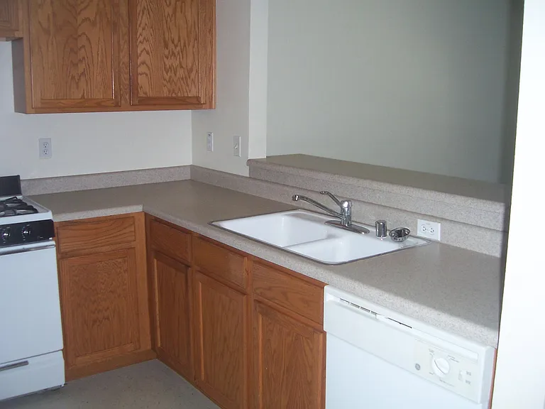 213 E College Ave — Photo 6