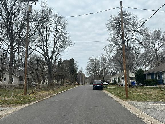 4th image of 13318 Parker Ave