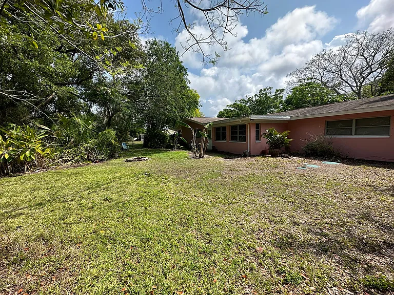 1546 Belleair Rd — Photo 16