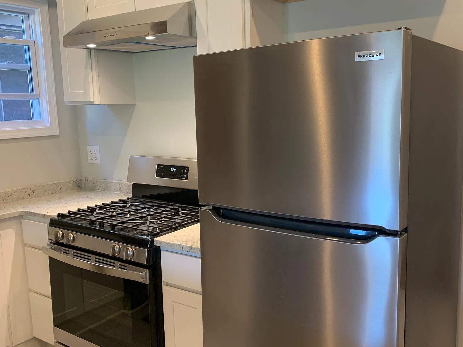 52 Whitney Pl — Photo 3