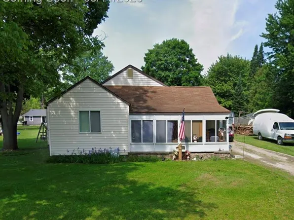 8185 Nixon Ave, Mount Morris, MI 48458