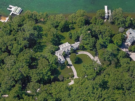 3rd image of W3150 S Lakeshore DRIVE