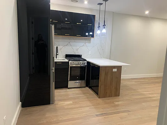 Rented by Space Link Realty | media 9