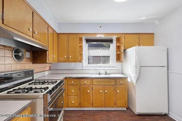 88 Fremont Ave #2 — Photo 13