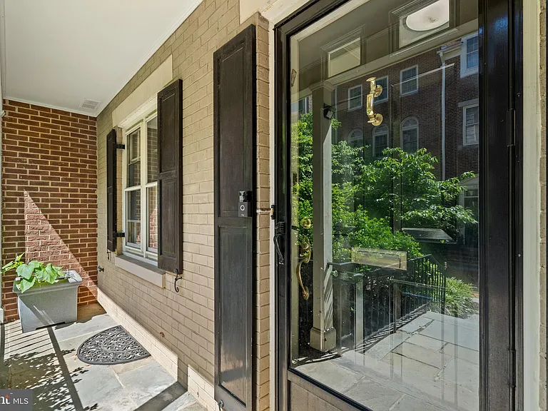 4422 Westover Pl NW — Photo 3