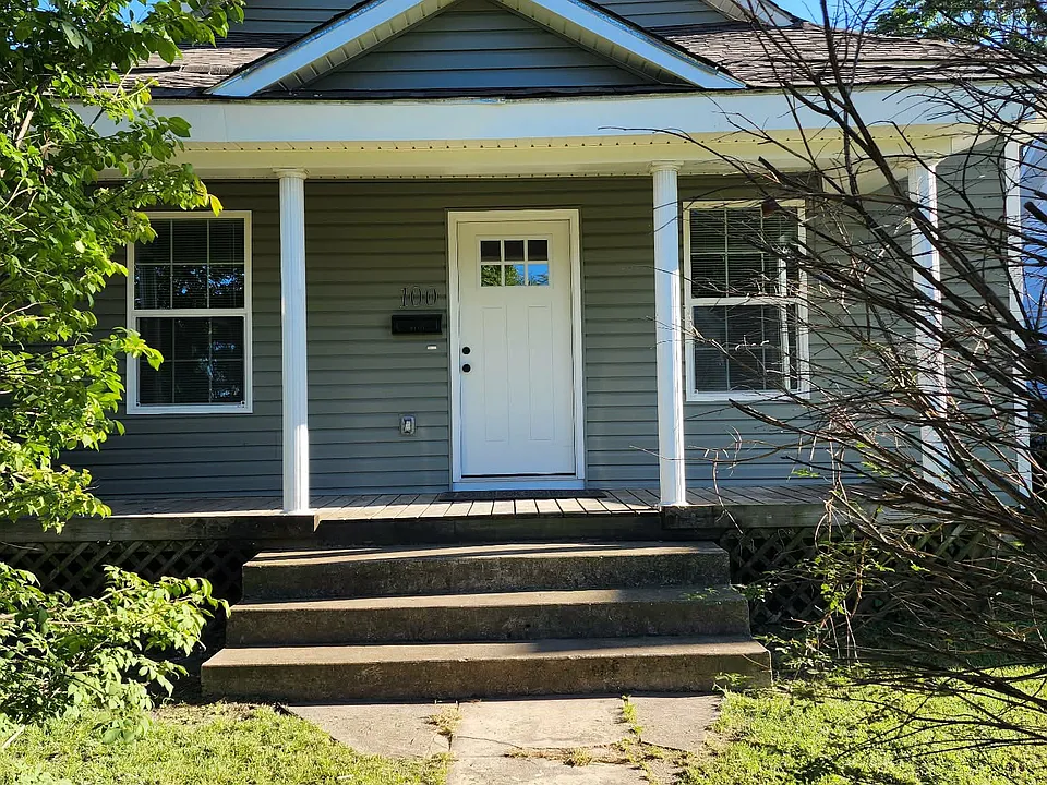 100 W Pleasant St